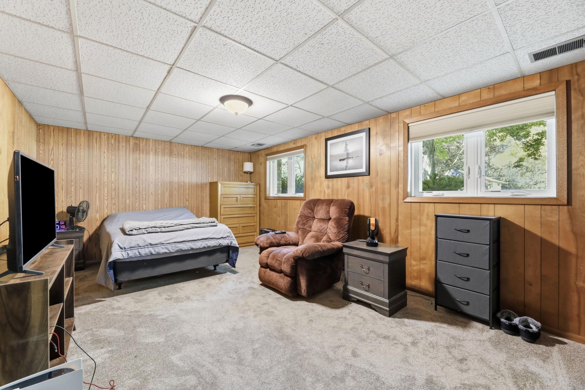 250 Glenbrook Road N