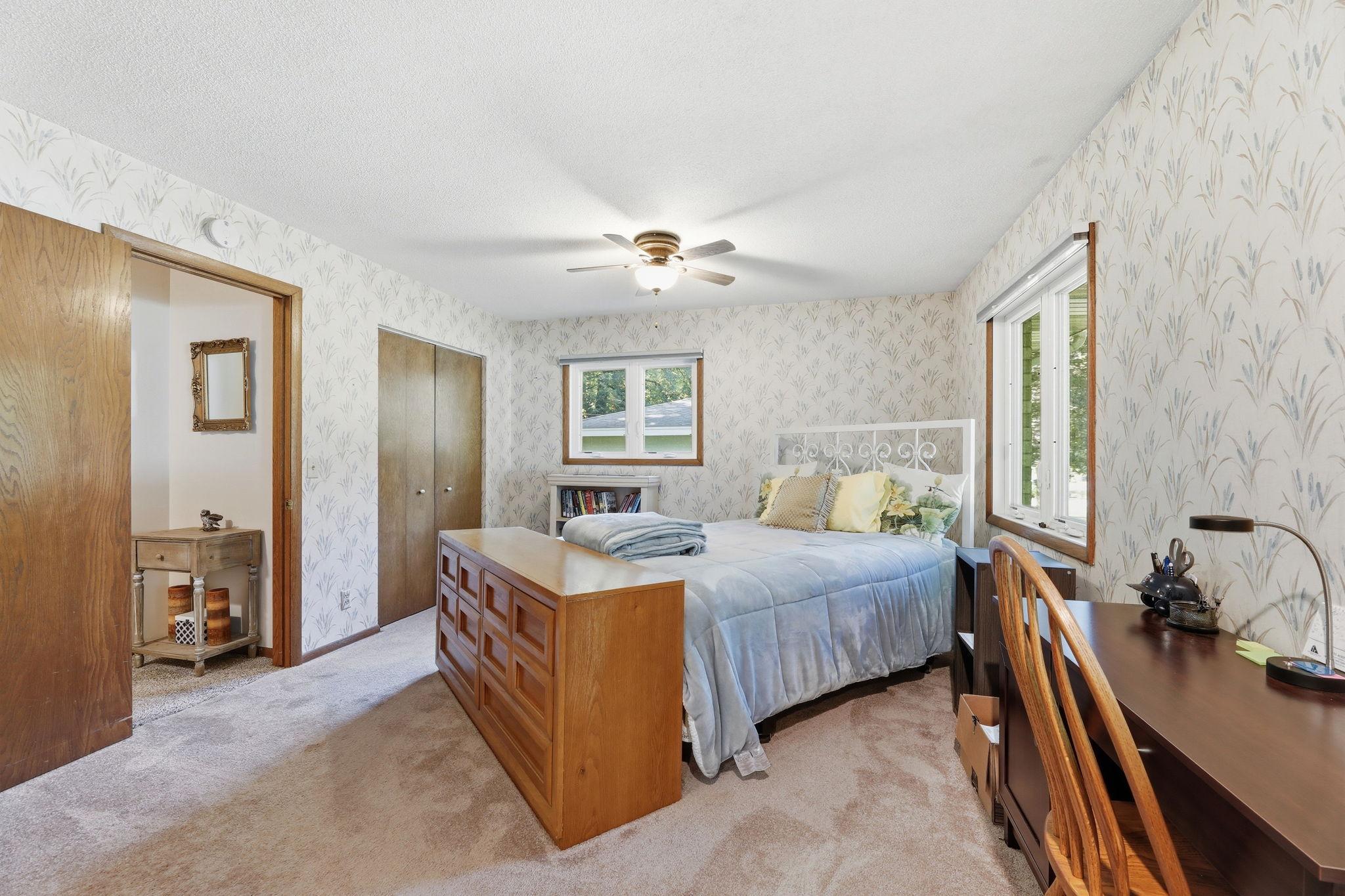 250 Glenbrook Road N