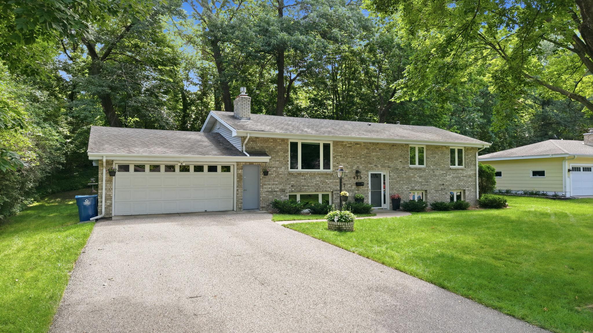 250 Glenbrook Road N