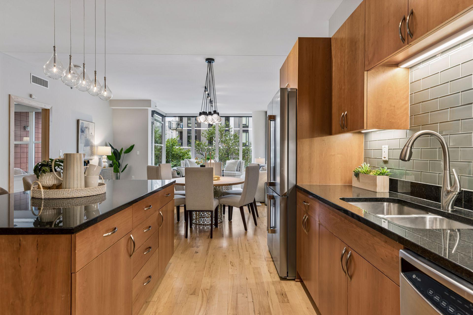 215 10th Avenue S Unit: 220