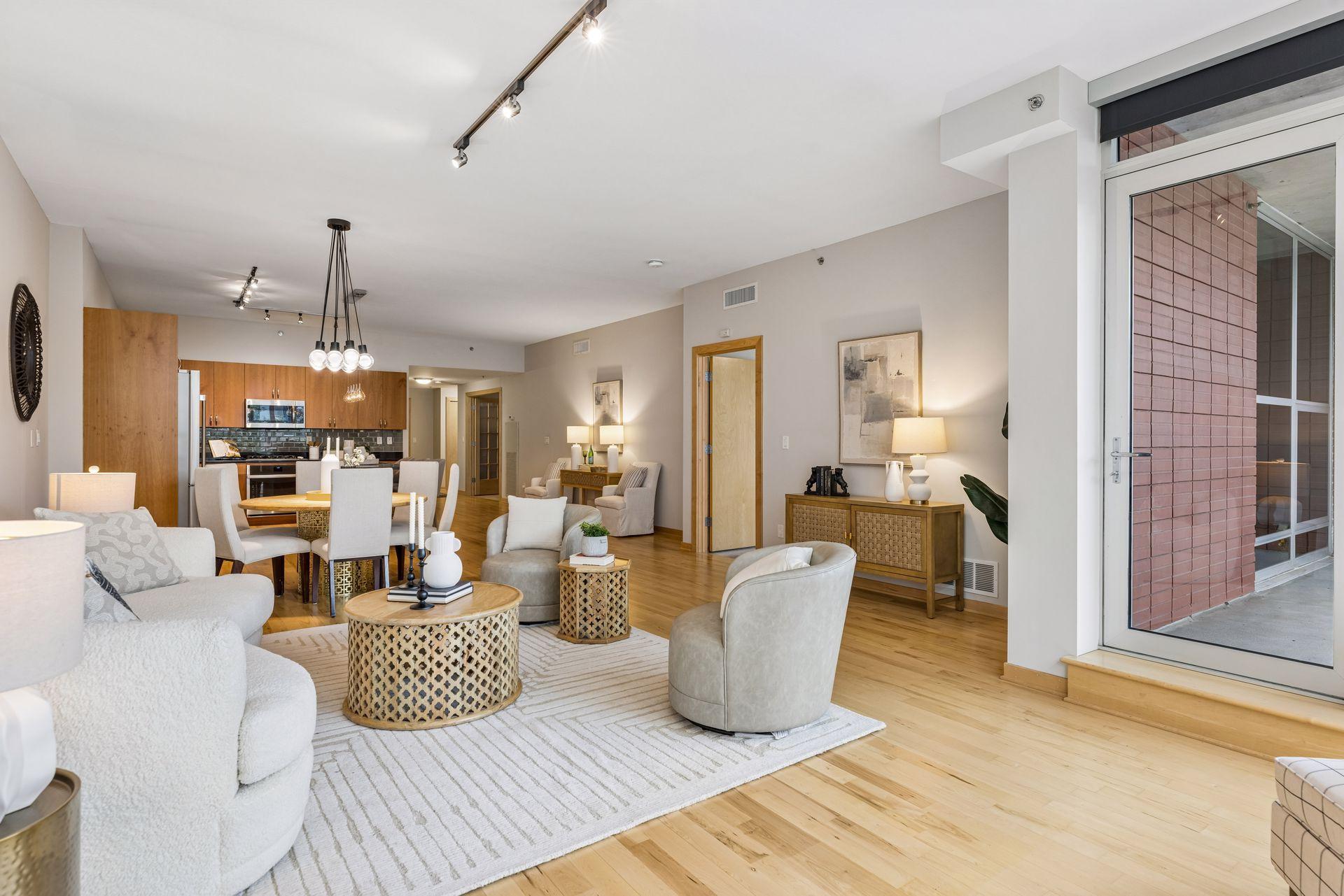 215 10th Avenue S Unit: 220