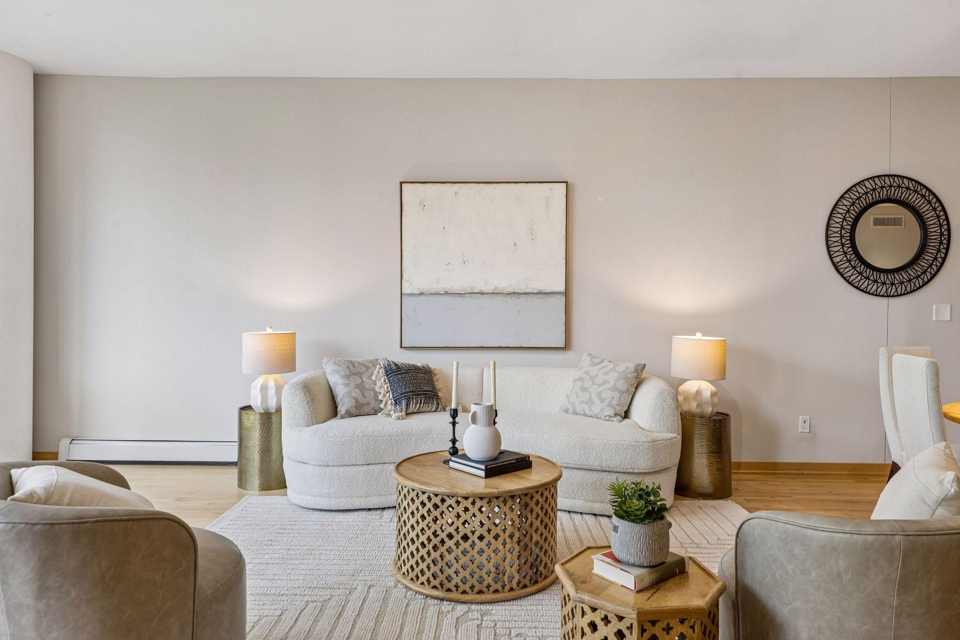 215 10th Avenue S Unit: 220