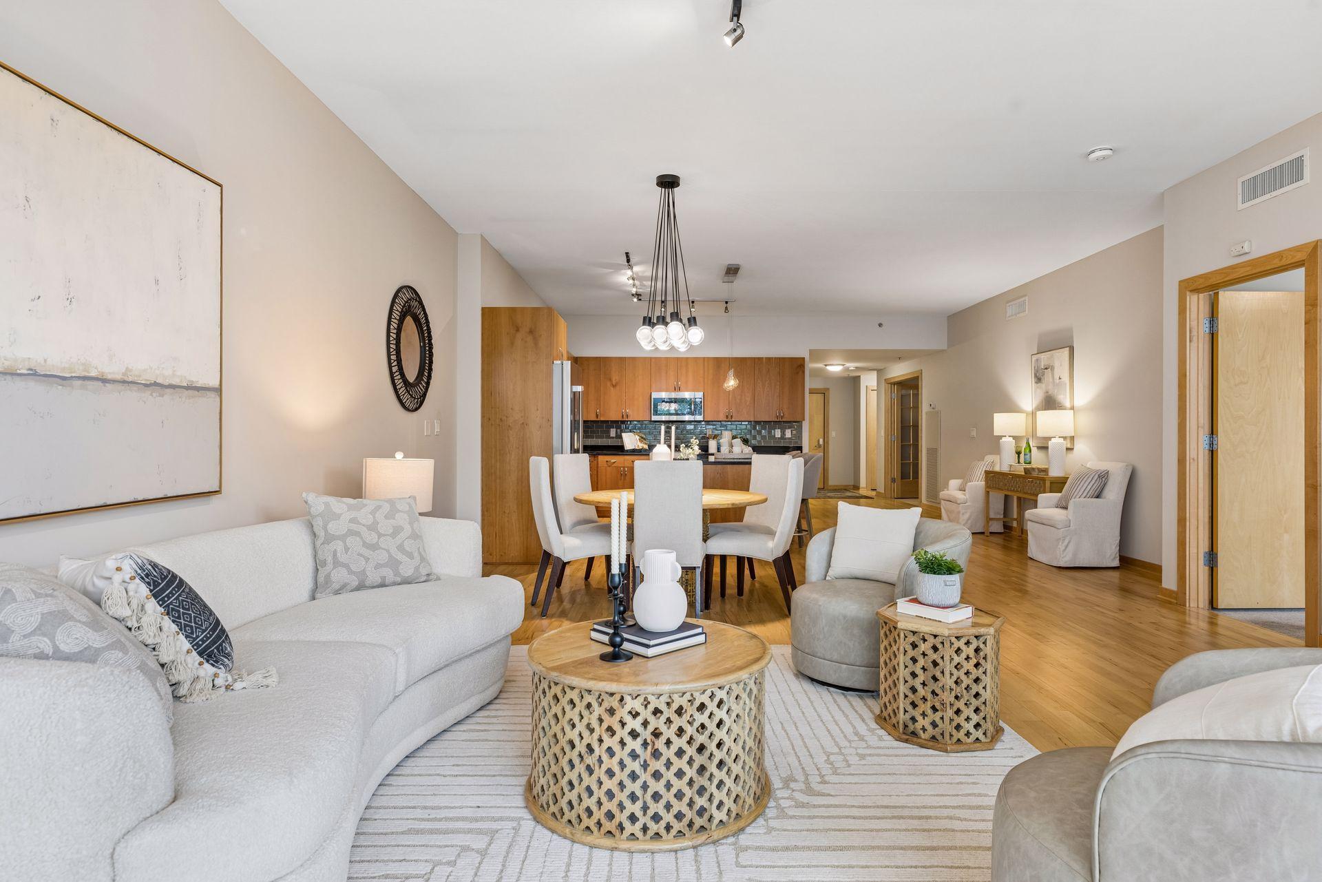 215 10th Avenue S Unit: 220