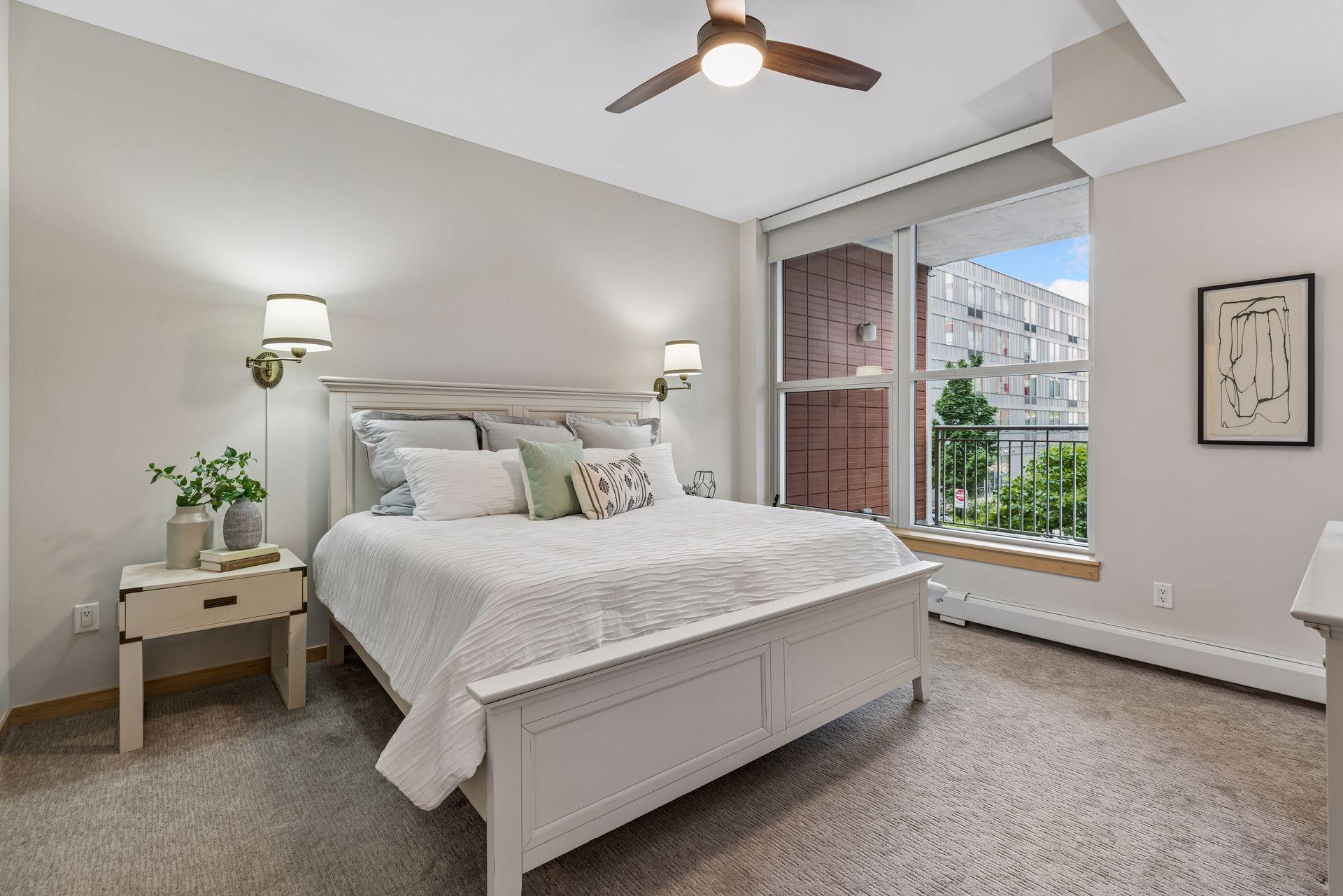 215 10th Avenue S Unit: 220