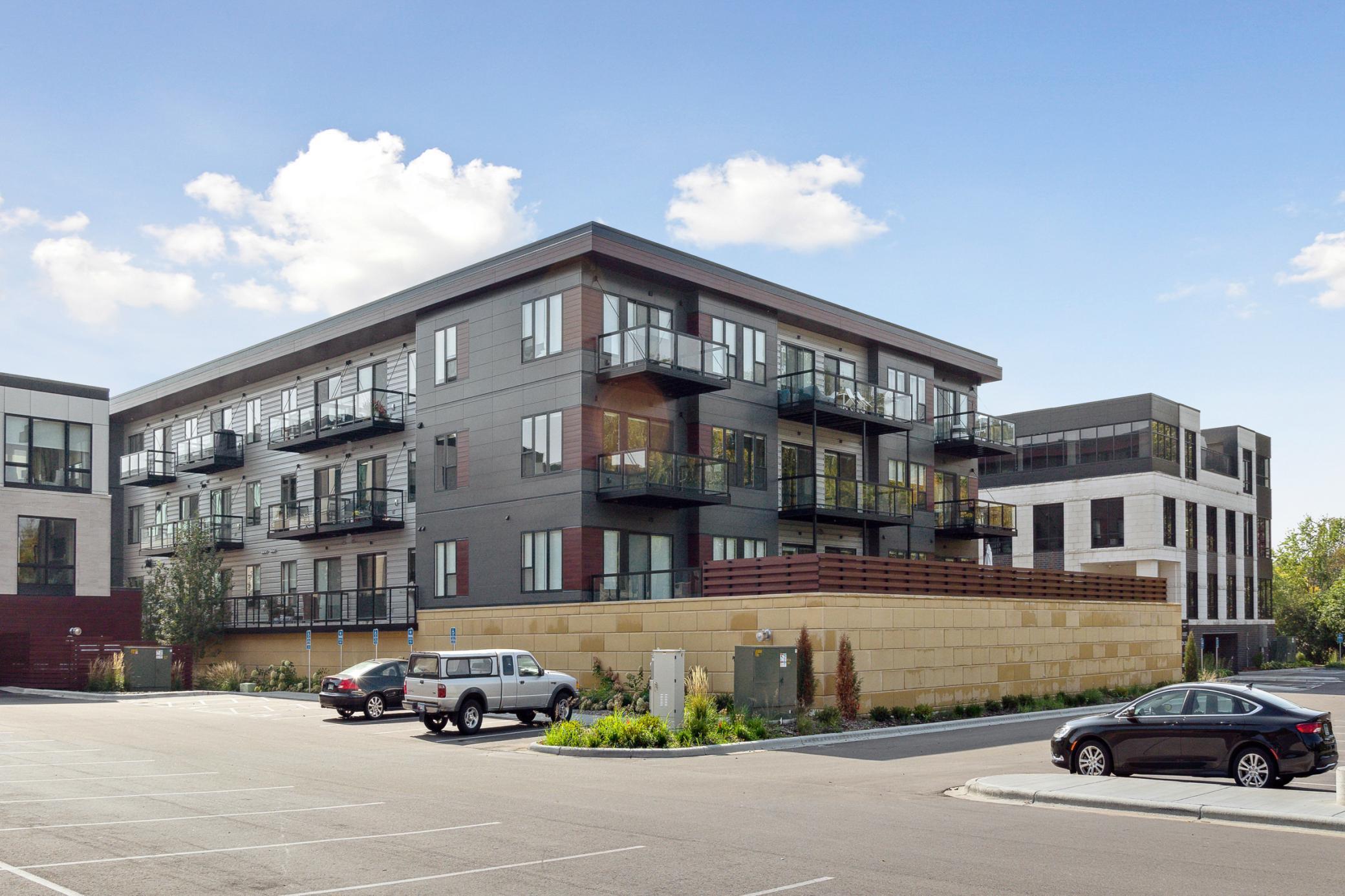 253 Lake Street E Unit: 405