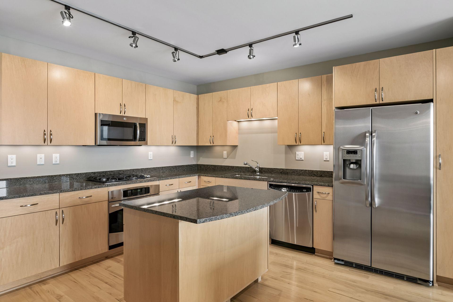 215 10th Avenue S Unit: 637