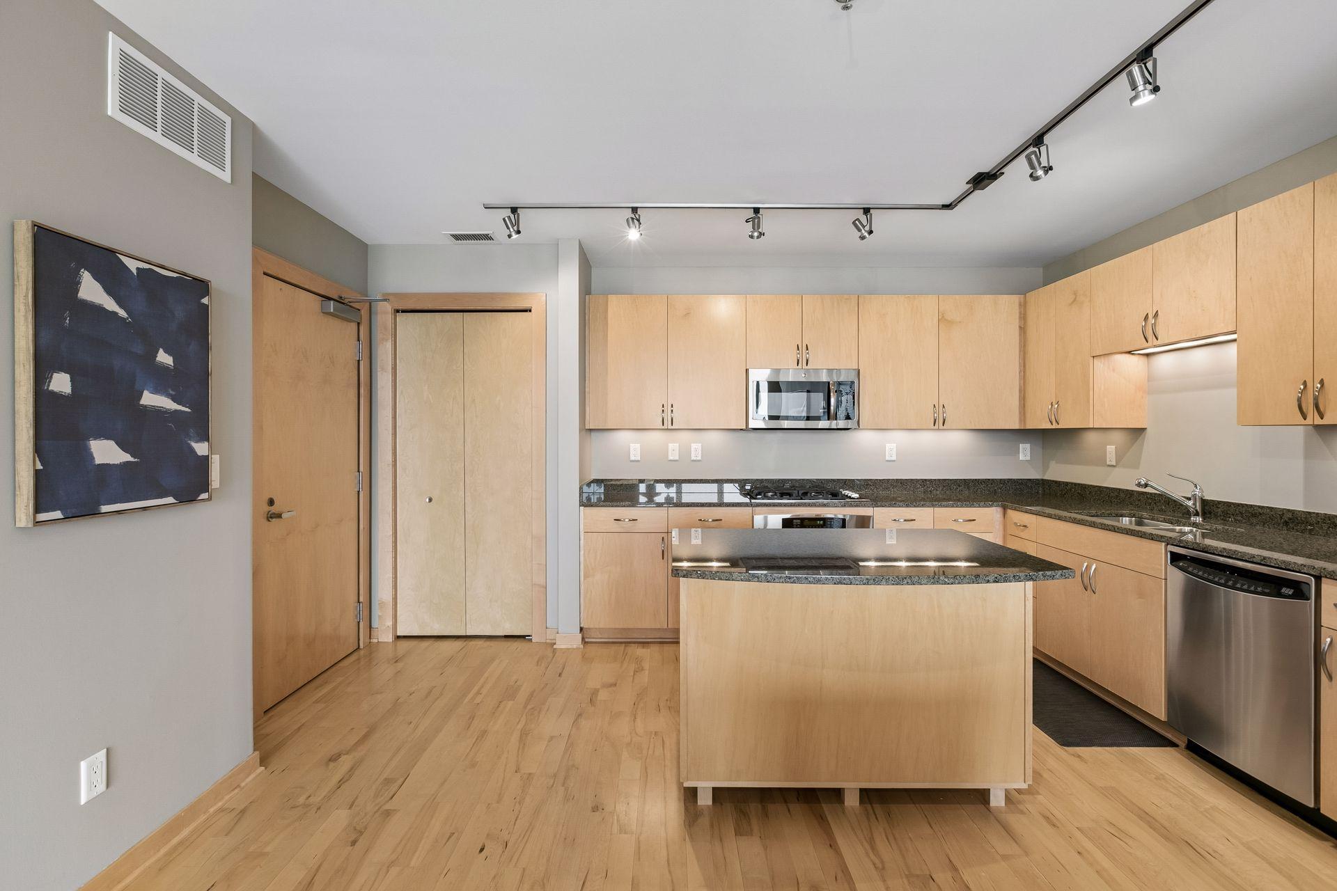 215 10th Avenue S Unit: 637