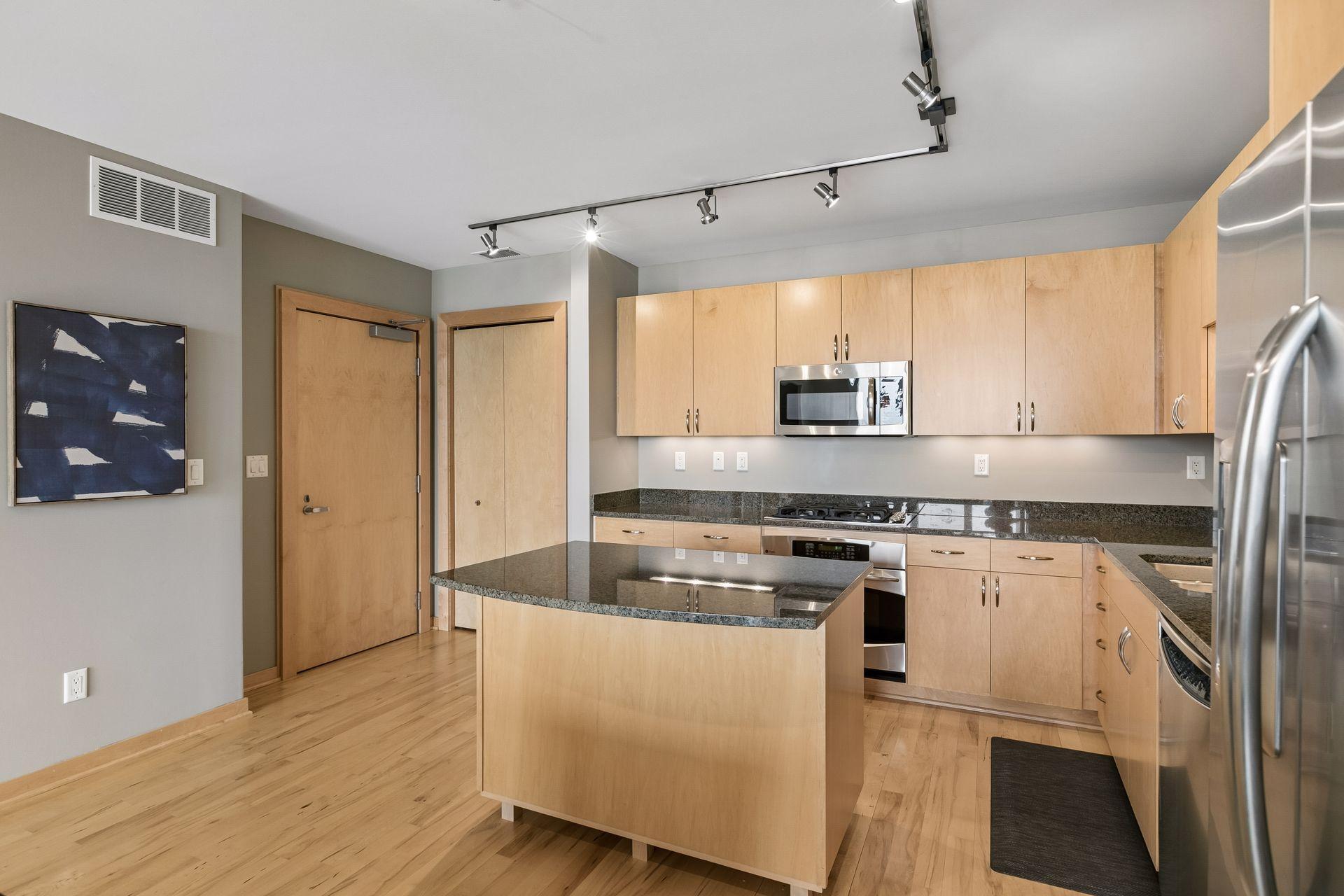 215 10th Avenue S Unit: 637