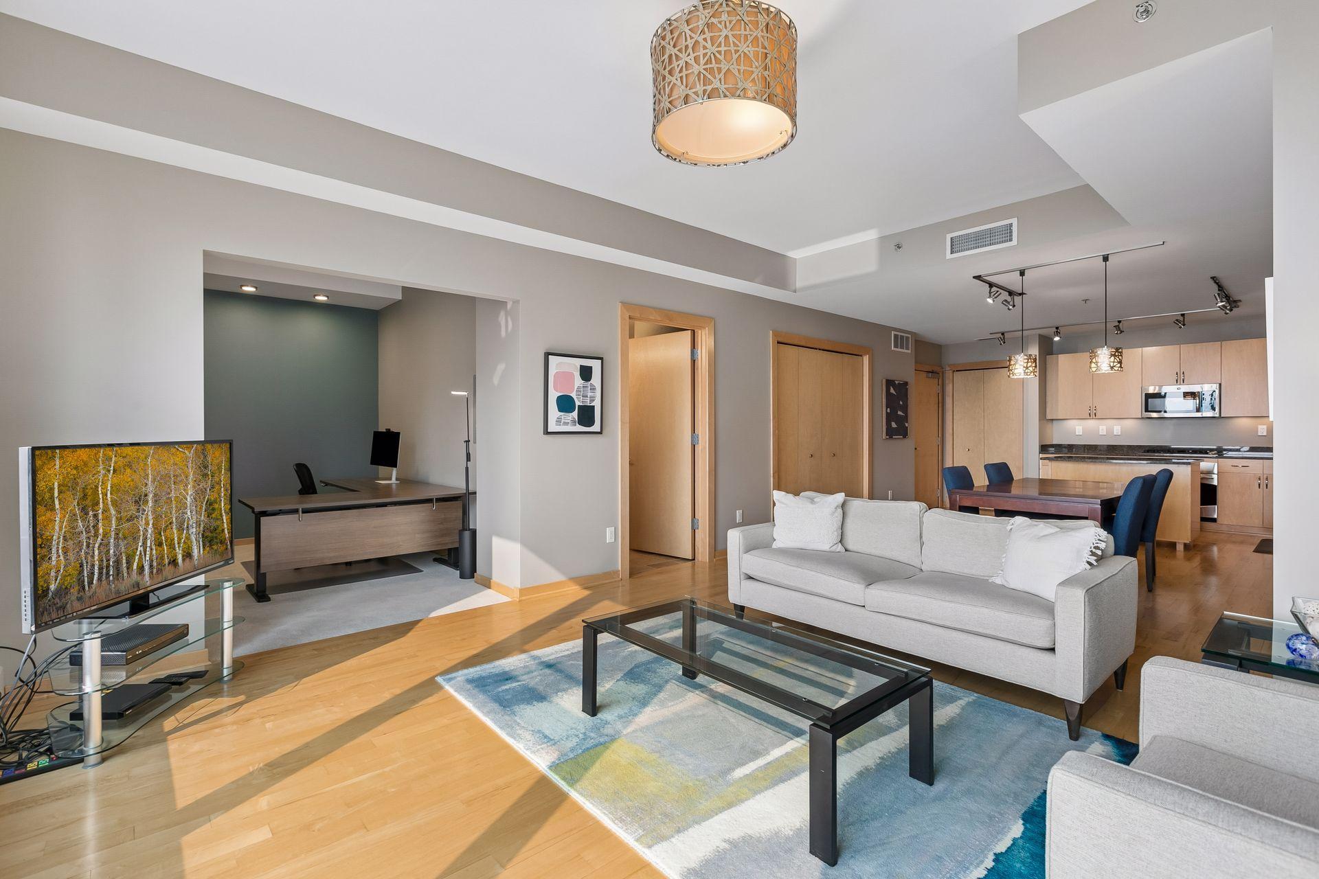 215 10th Avenue S Unit: 637