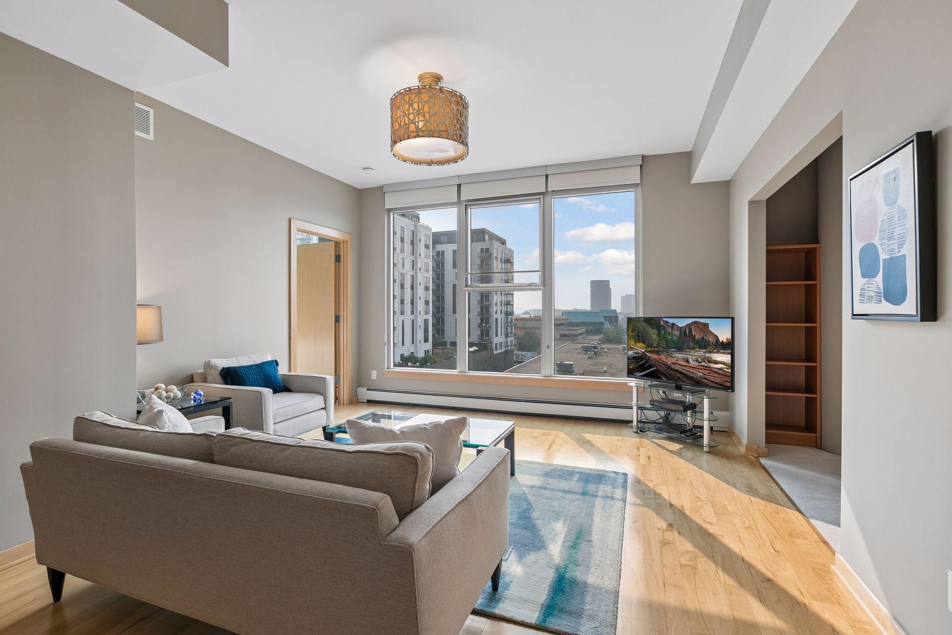 215 10th Avenue S Unit: 637