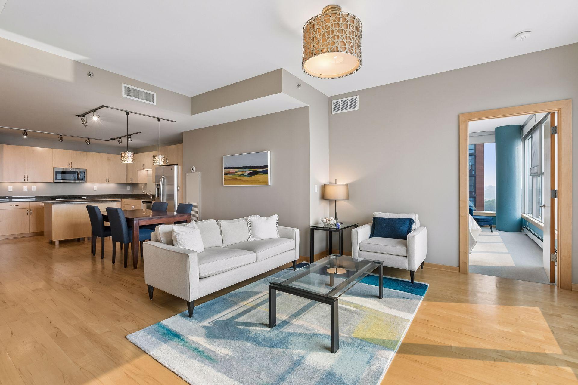 215 10th Avenue S Unit: 637