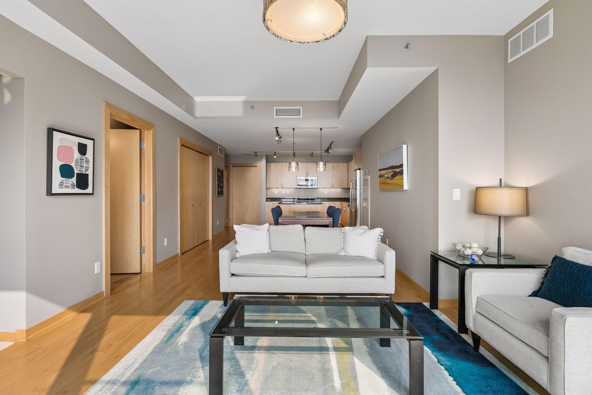 215 10th Avenue S Unit: 637