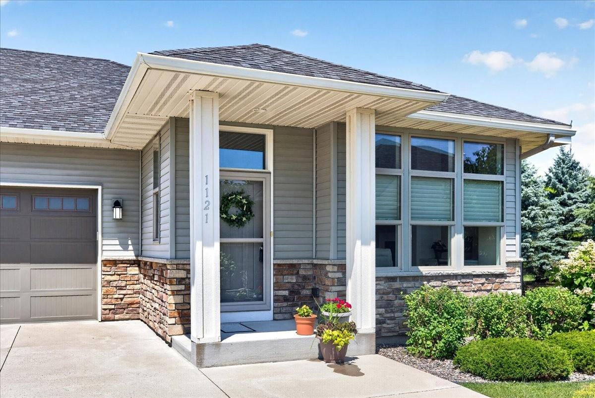 1121 Willowbrook Circle