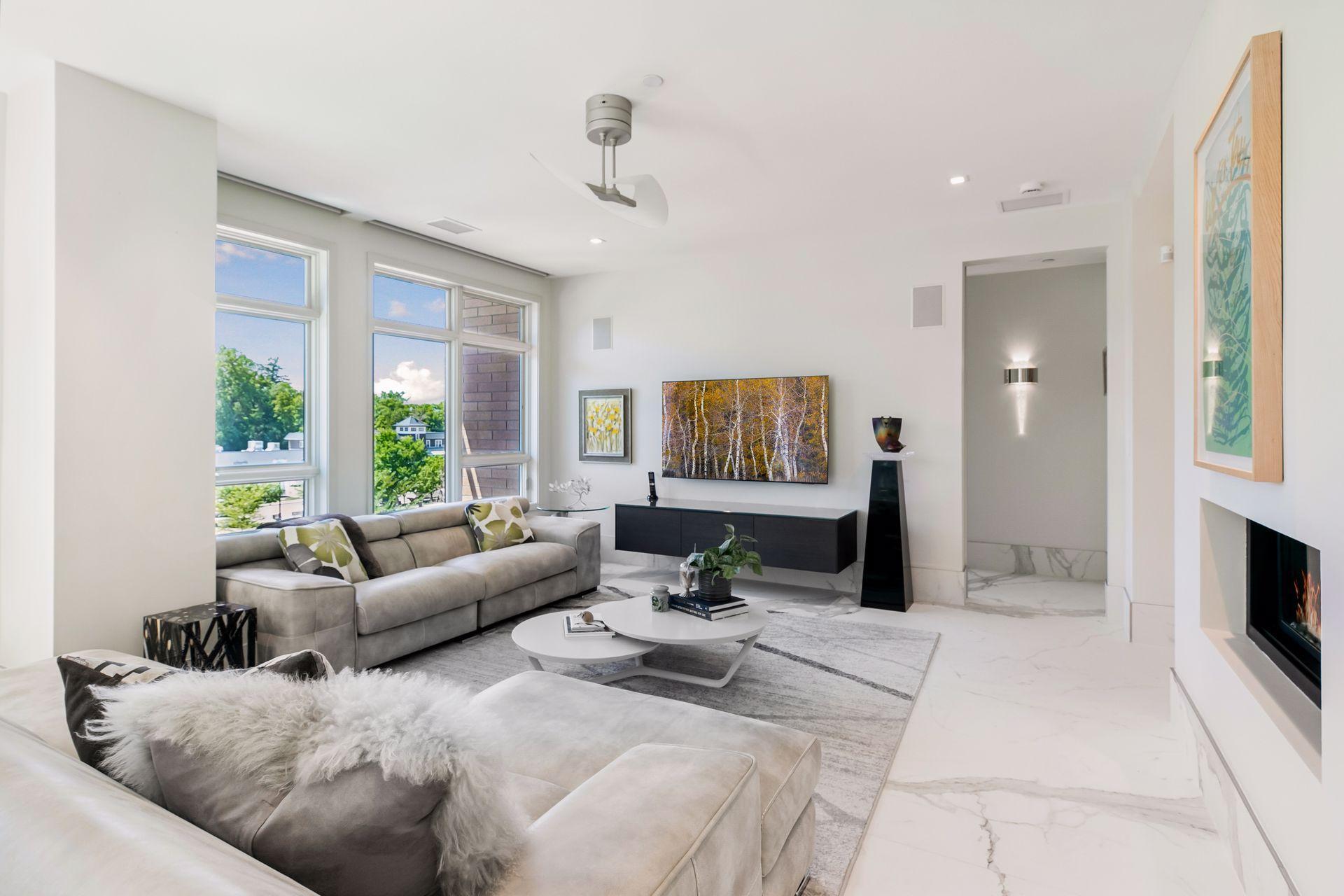 875 Lake Street N Unit: 210
