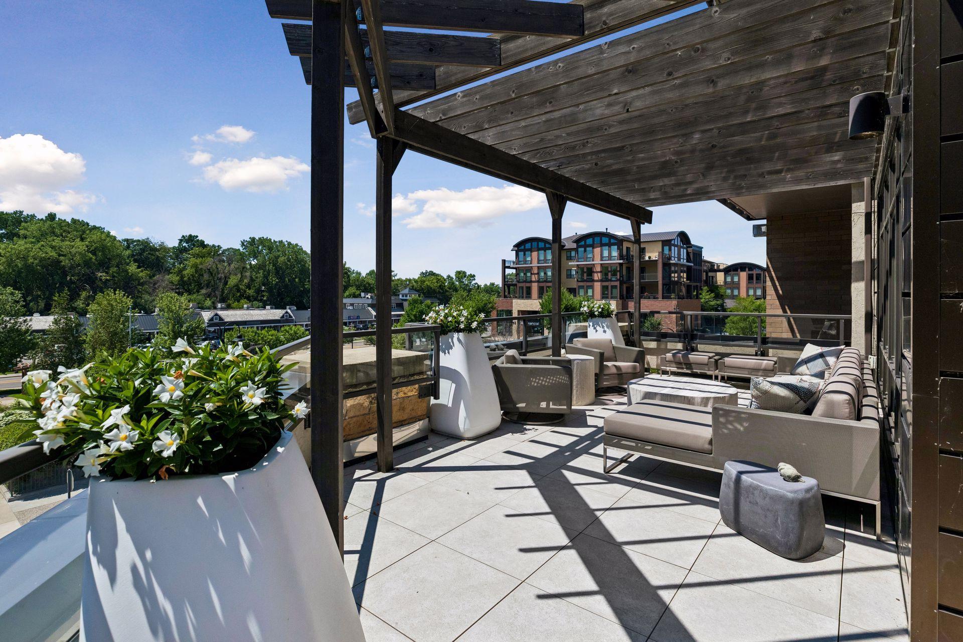 875 Lake Street N Unit: 210