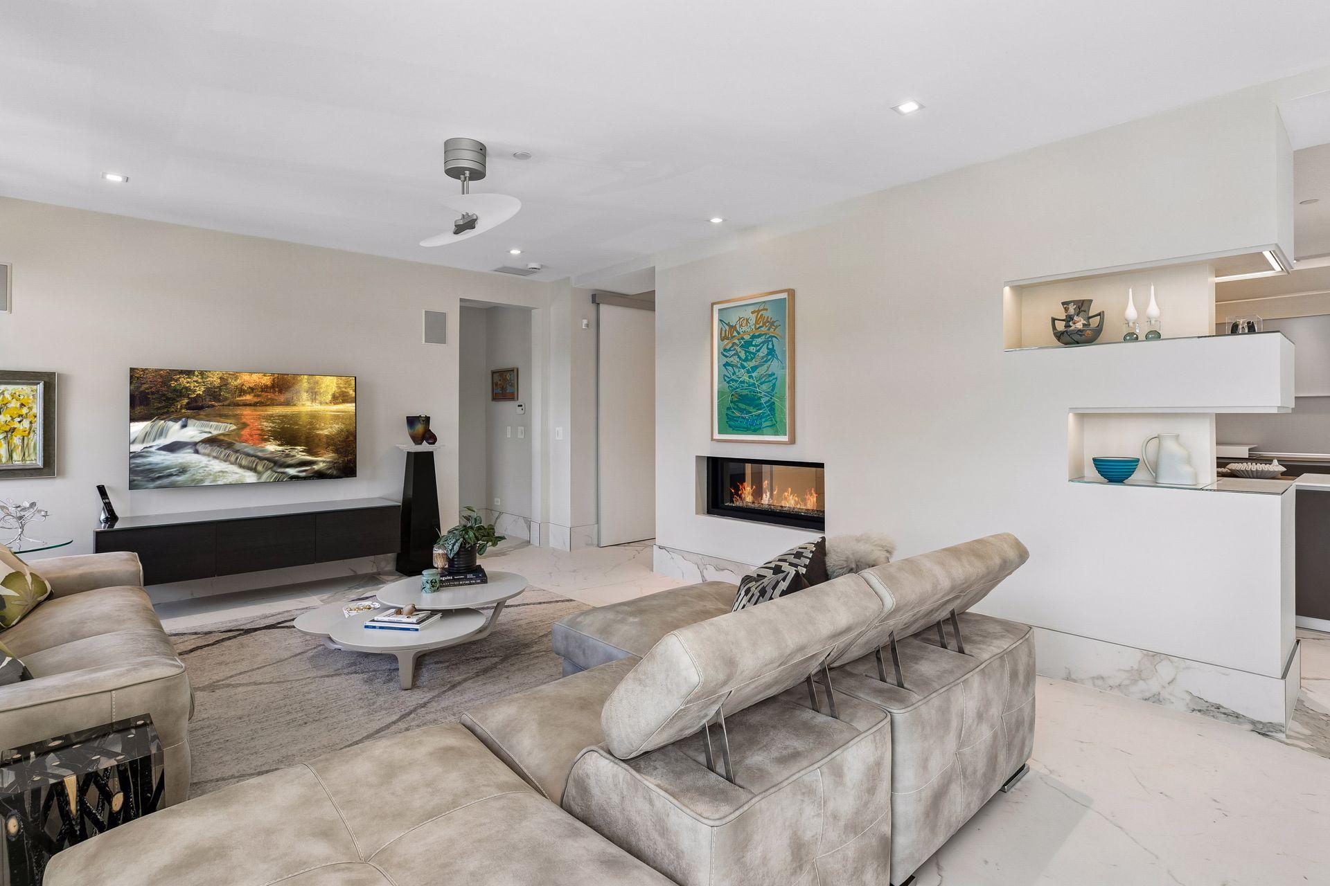 875 Lake Street N Unit: 210