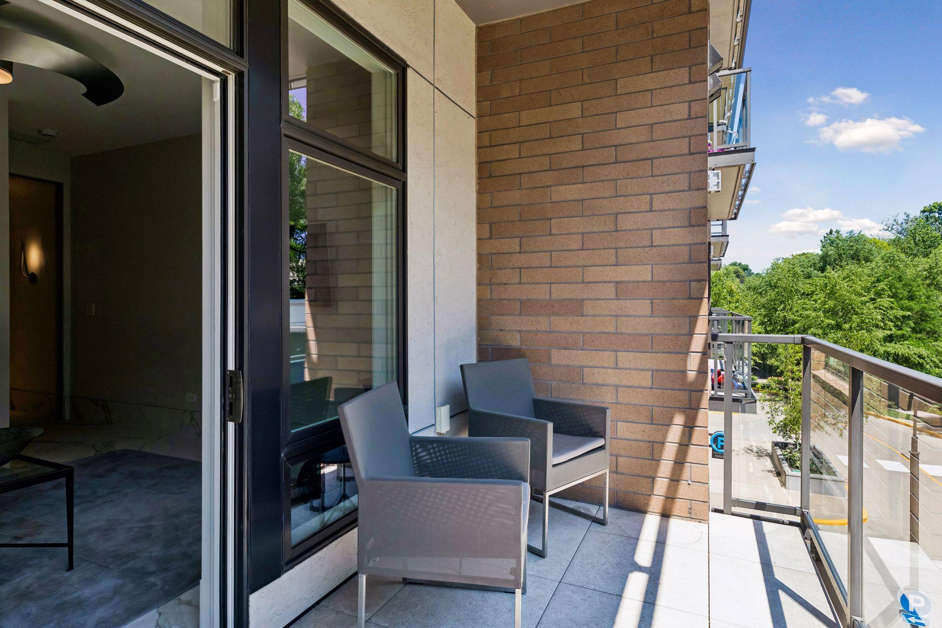 875 Lake Street N Unit: 210