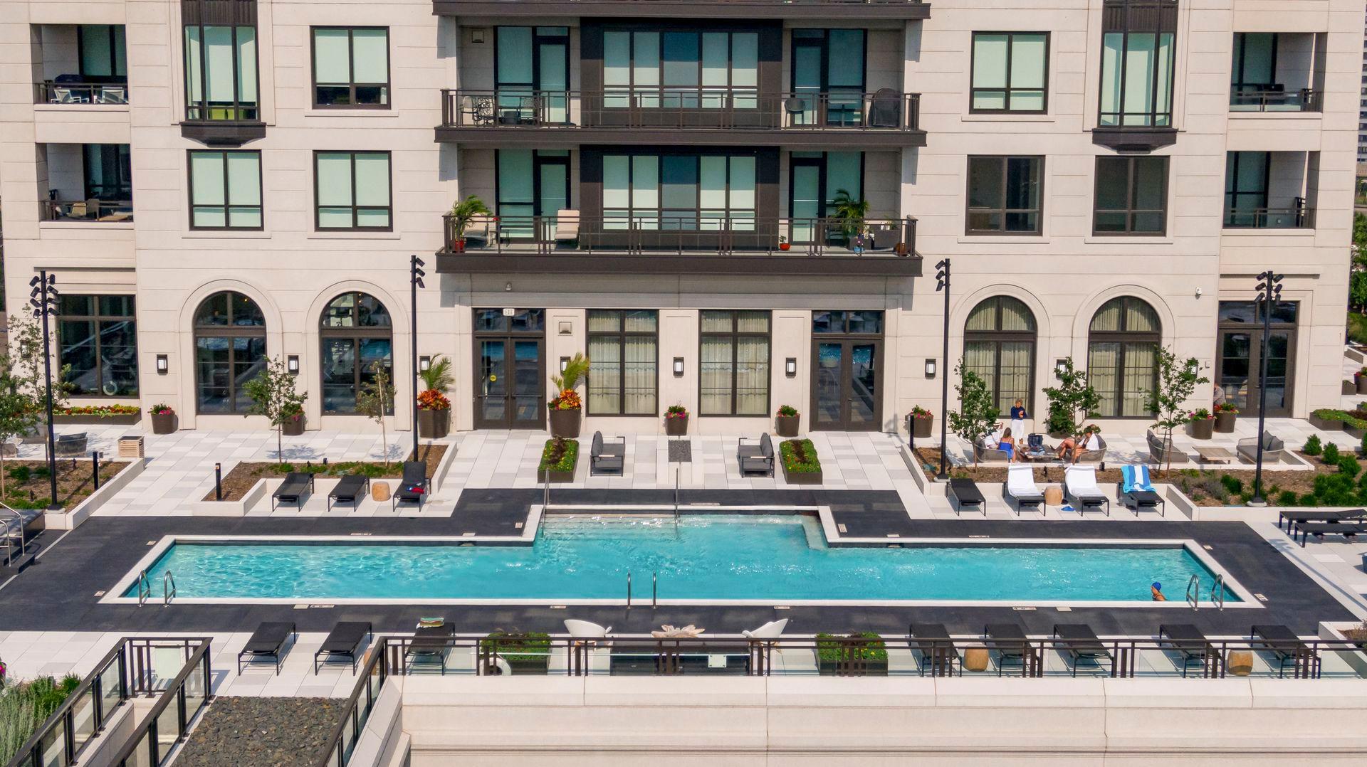1111 W River Parkway Unit: 10E