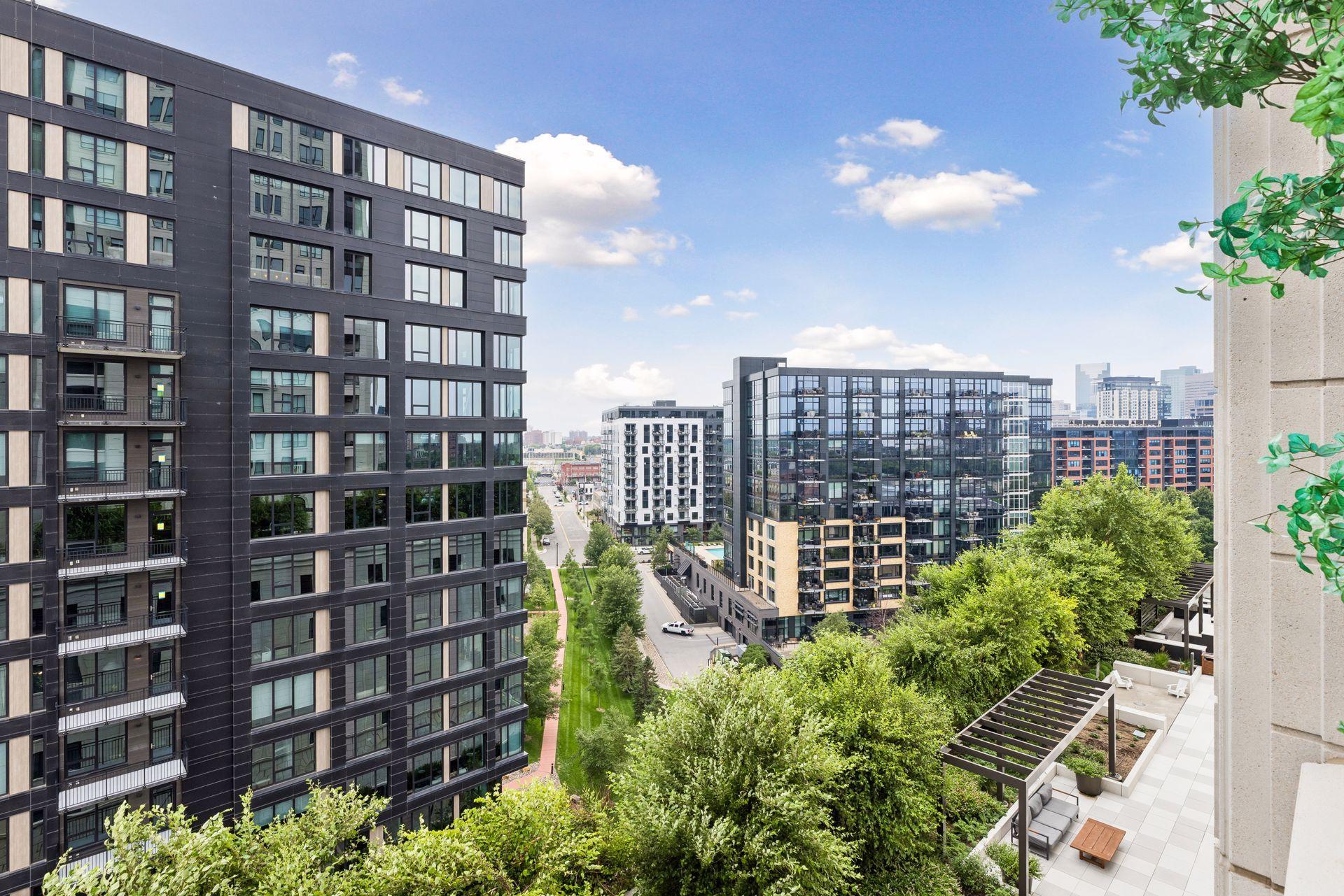 1111 W River Parkway Unit: 10E