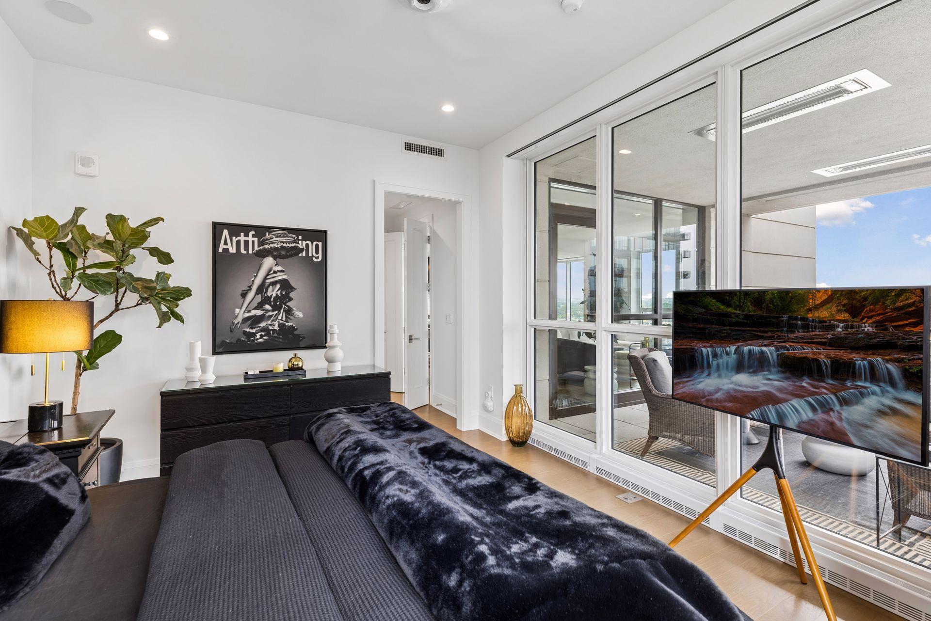 1111 W River Parkway Unit: 10E