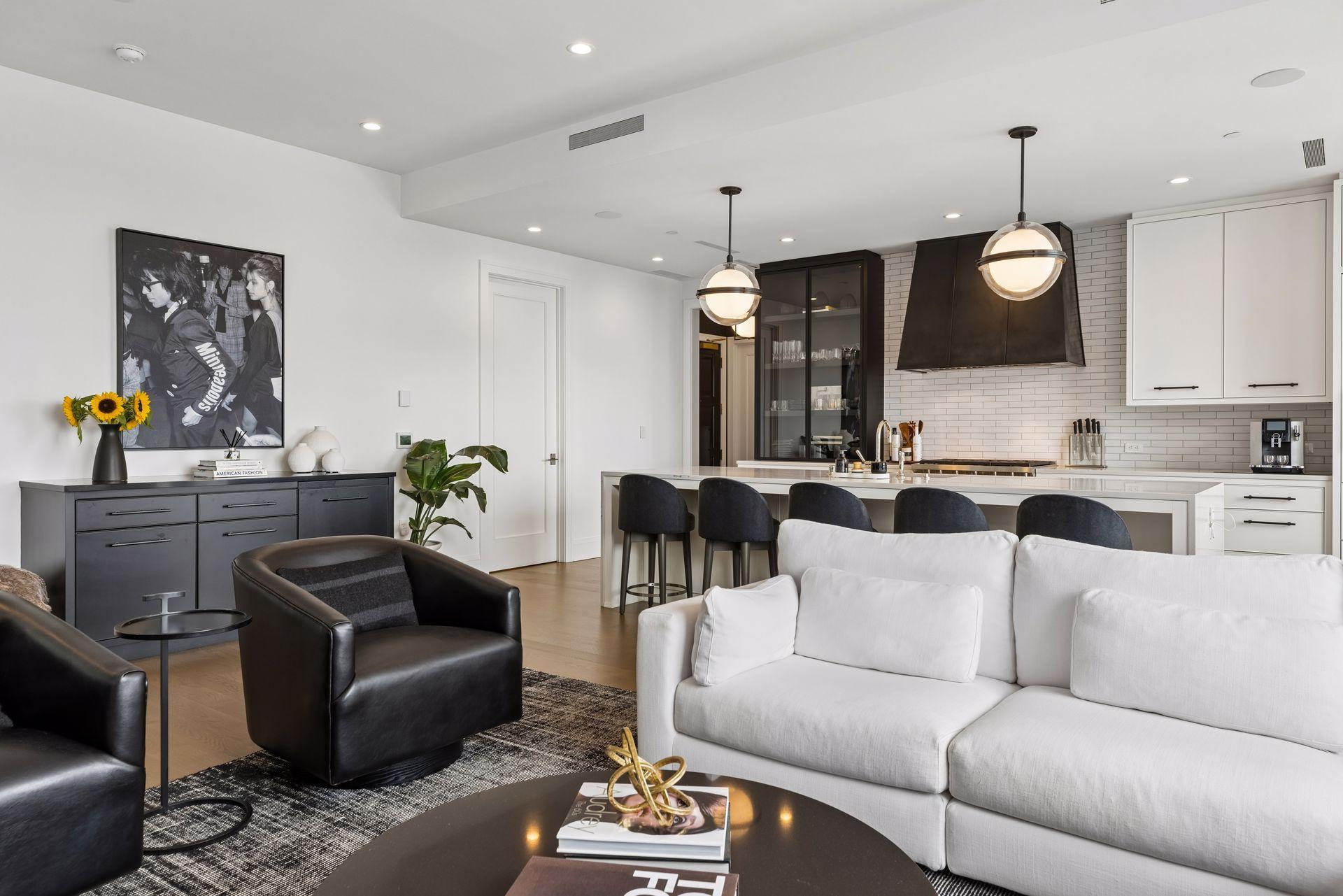 1111 W River Parkway Unit: 10E