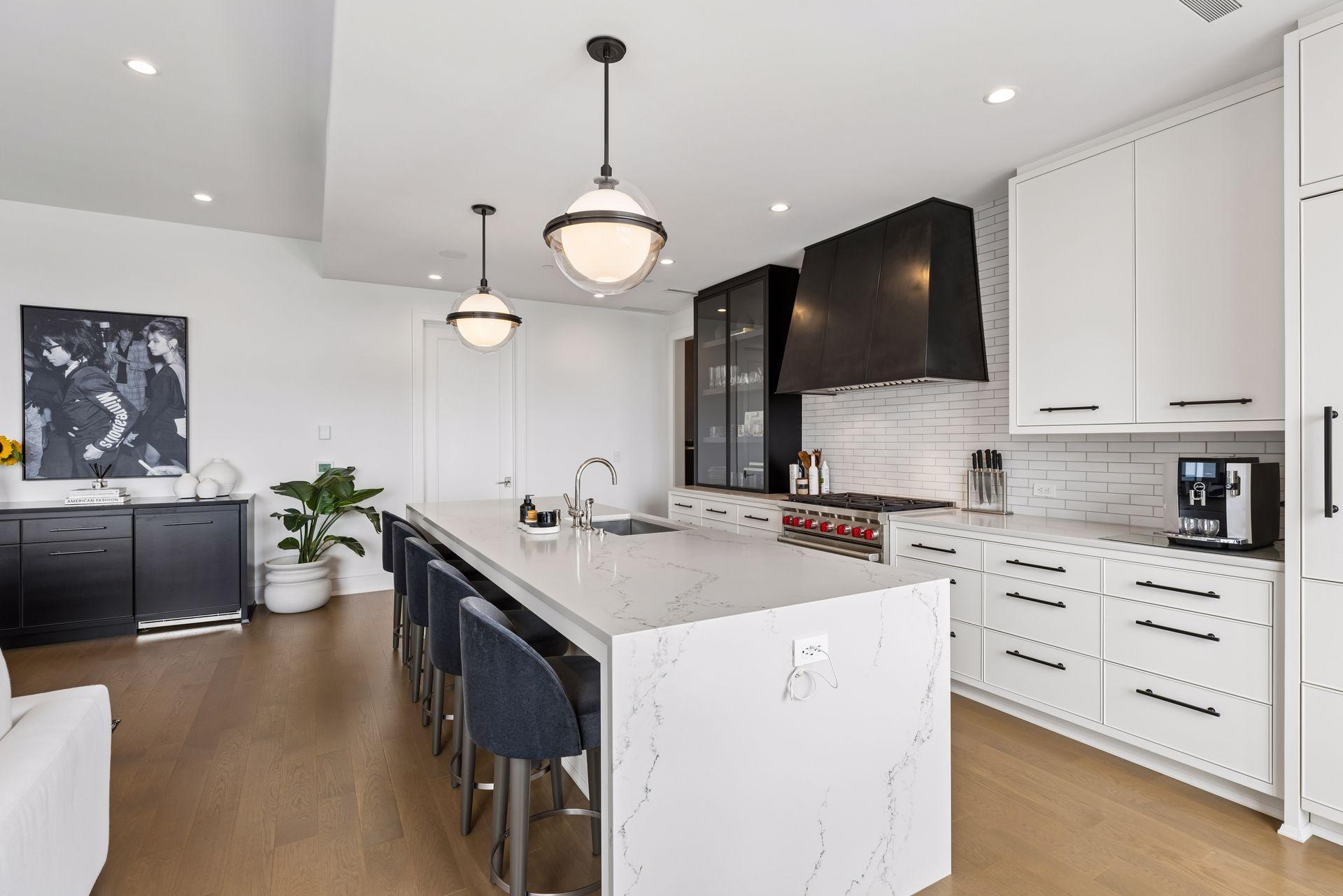 1111 W River Parkway Unit: 10E