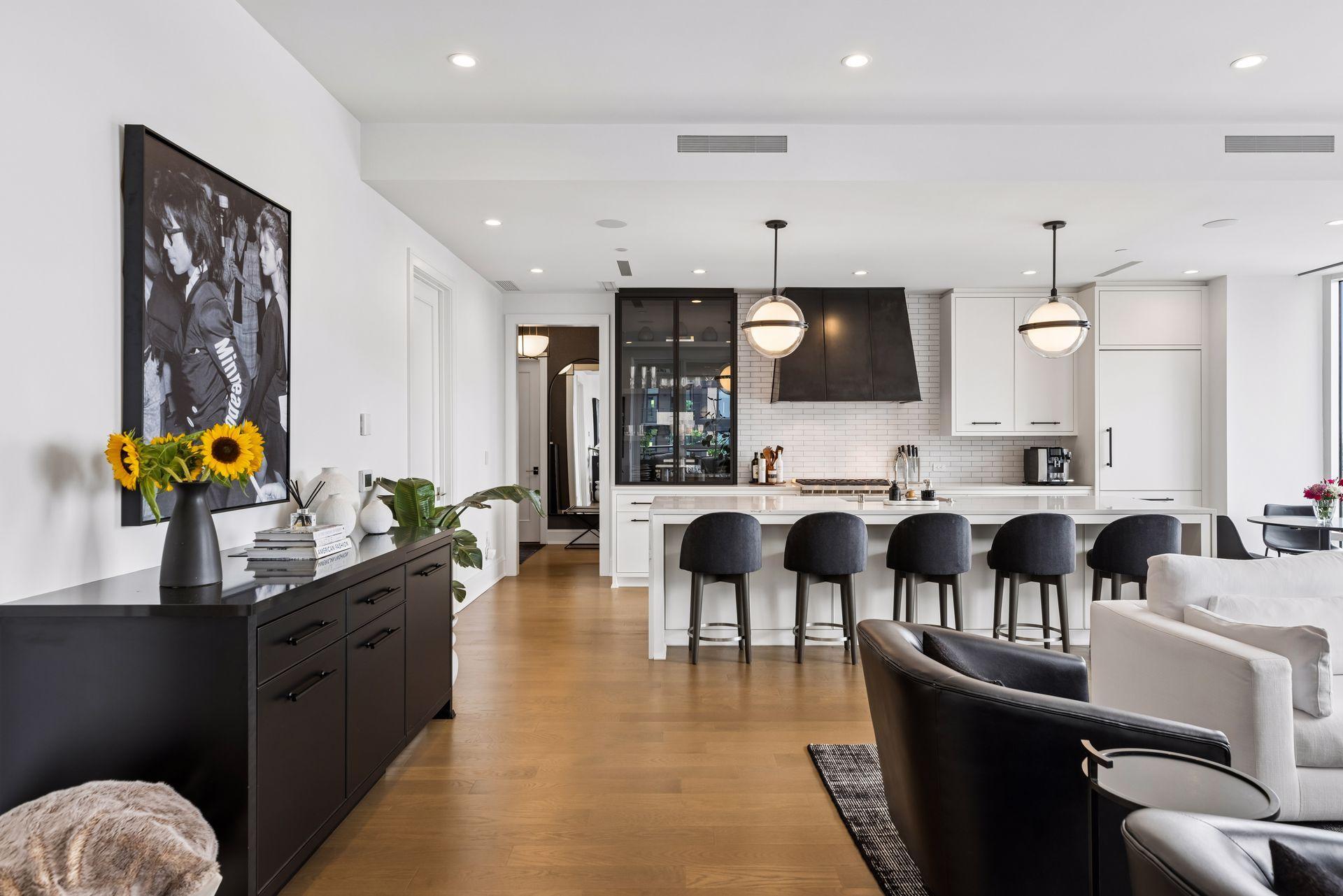 1111 W River Parkway Unit: 10E