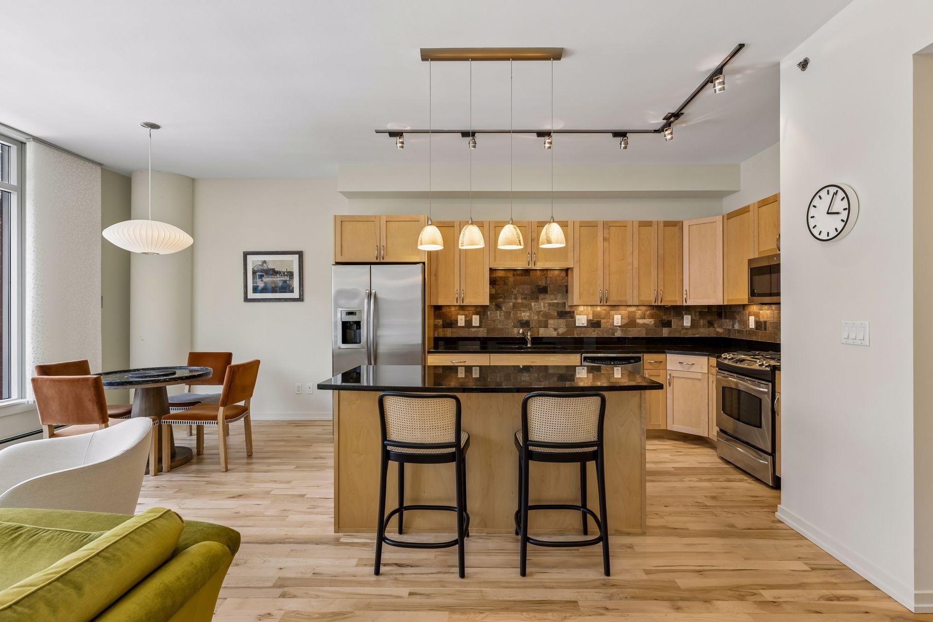 215 10th Avenue S Unit: 633
