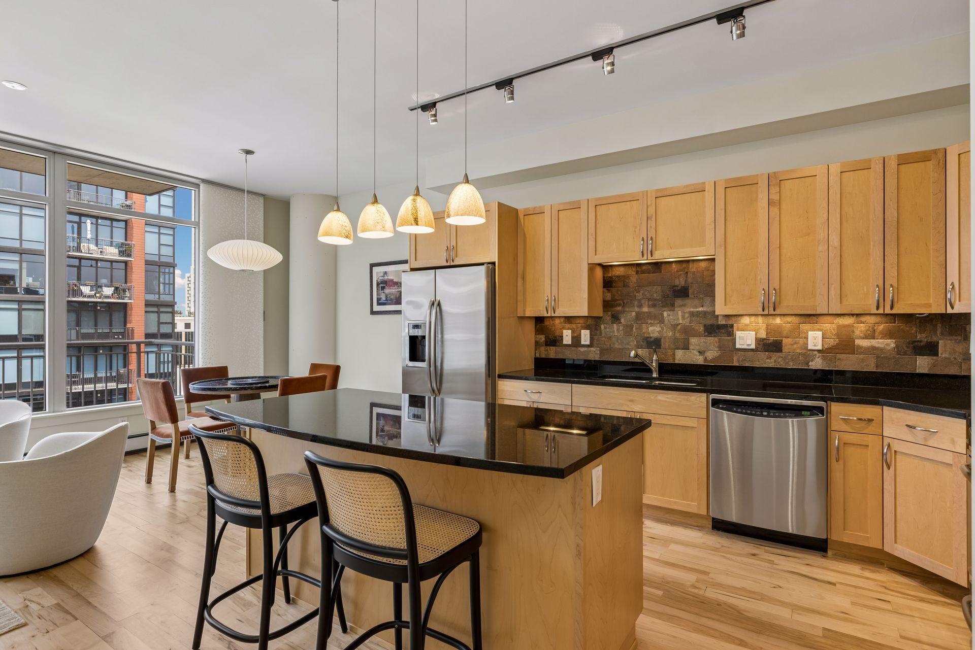 215 10th Avenue S Unit: 633