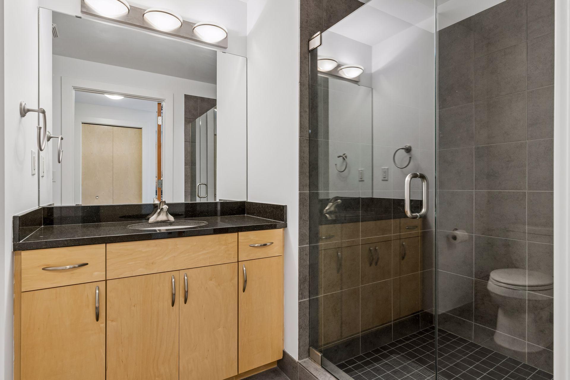 215 10th Avenue S Unit: 633