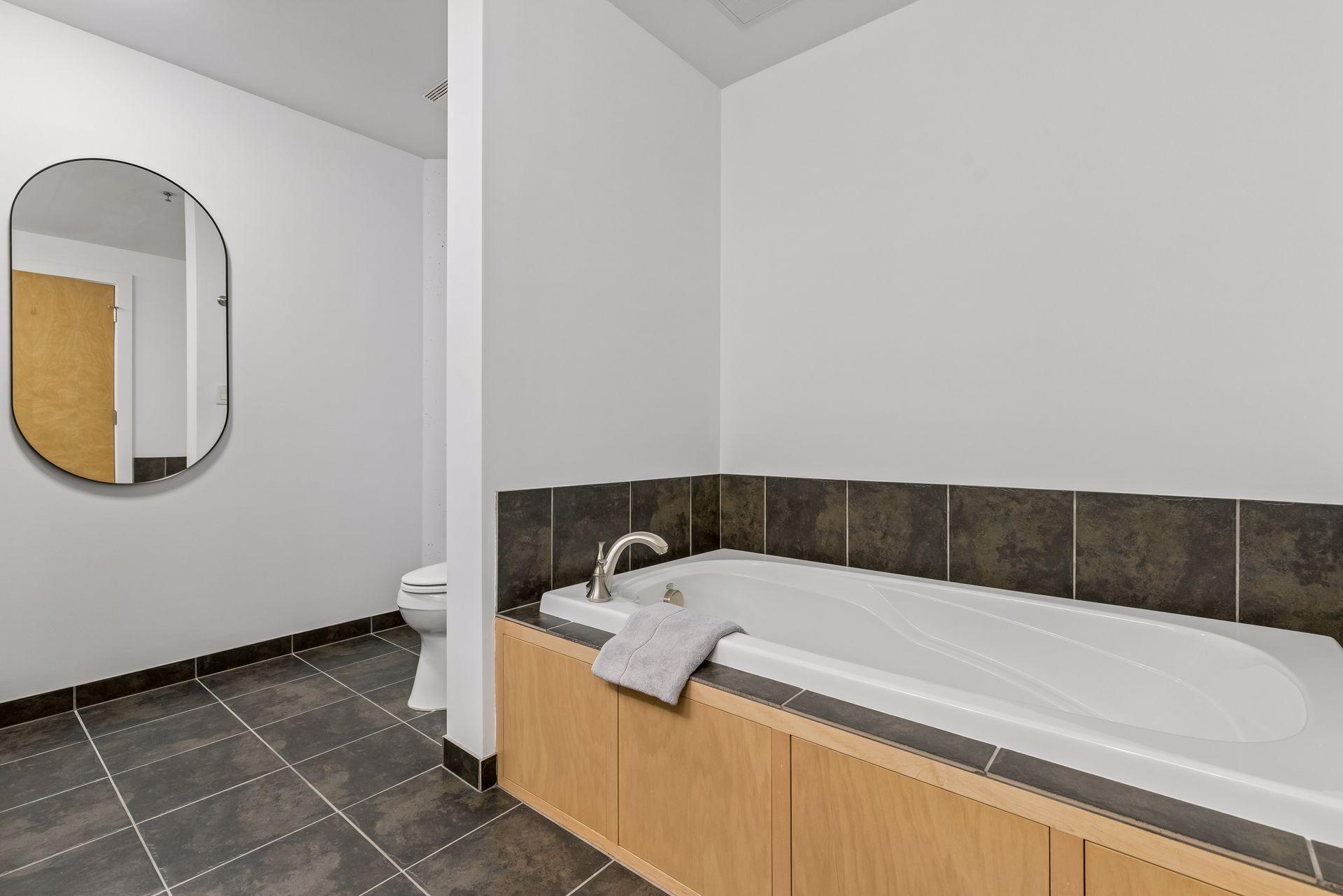 215 10th Avenue S Unit: 633