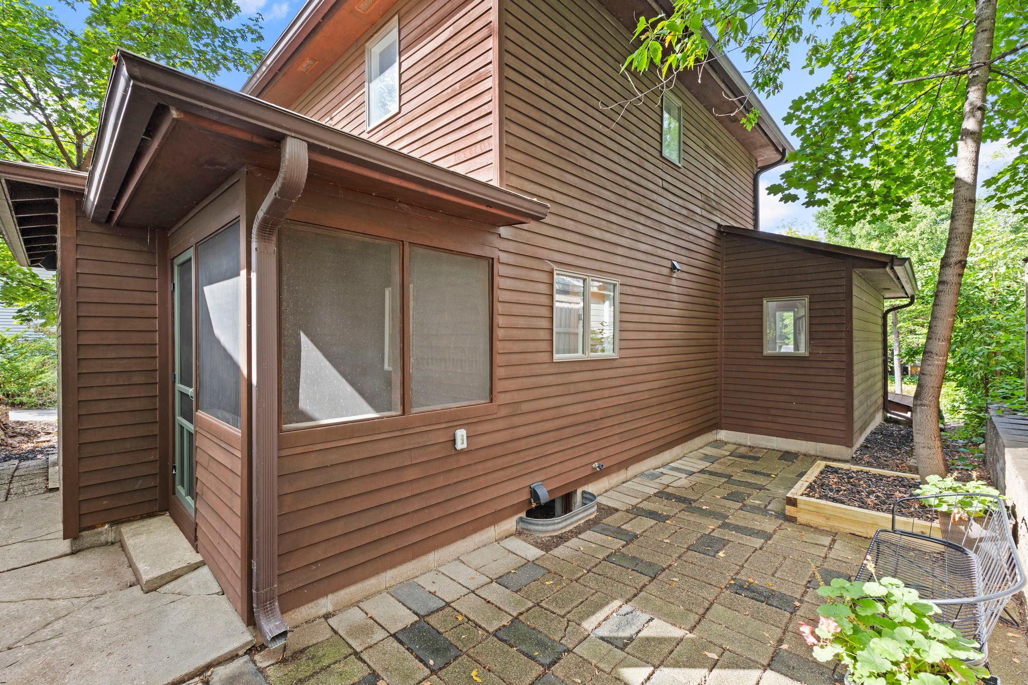 2334 Doswell Avenue