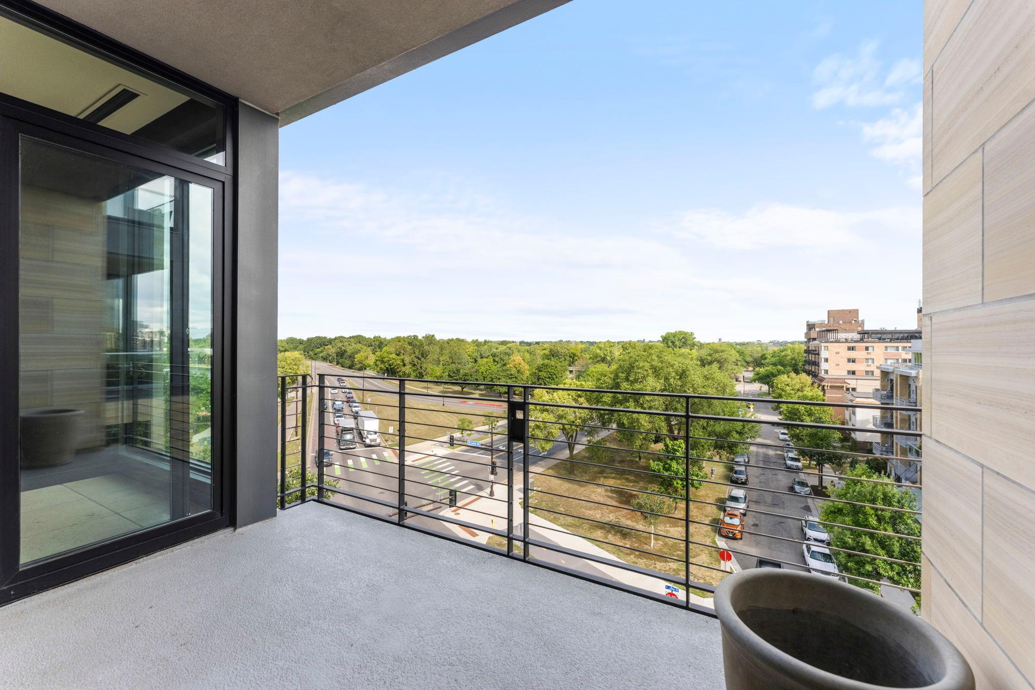 1805 W Lake Street Unit: 502