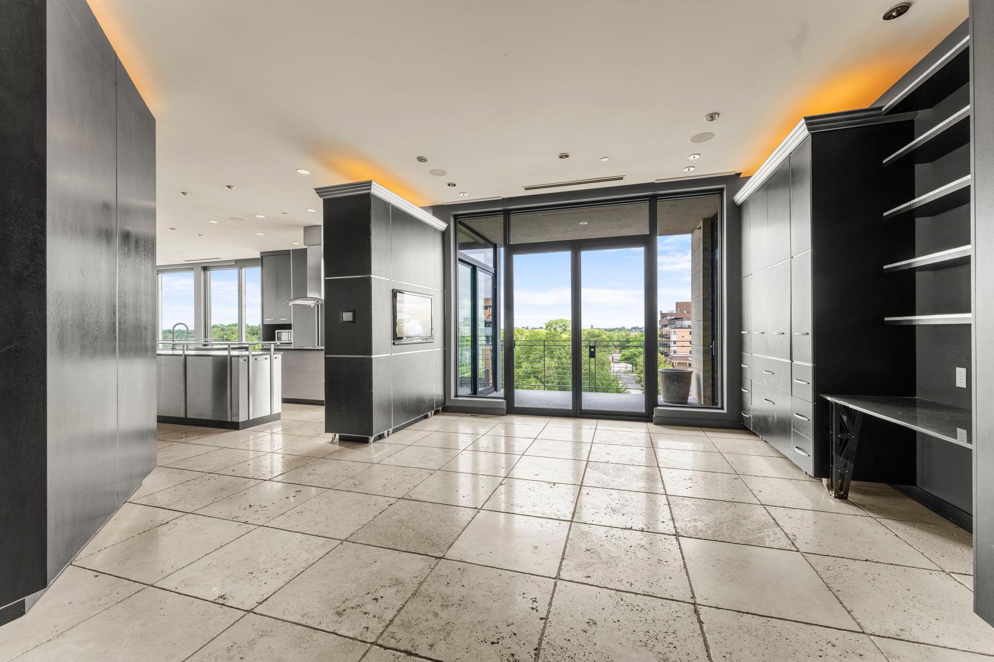 1805 W Lake Street Unit: 502