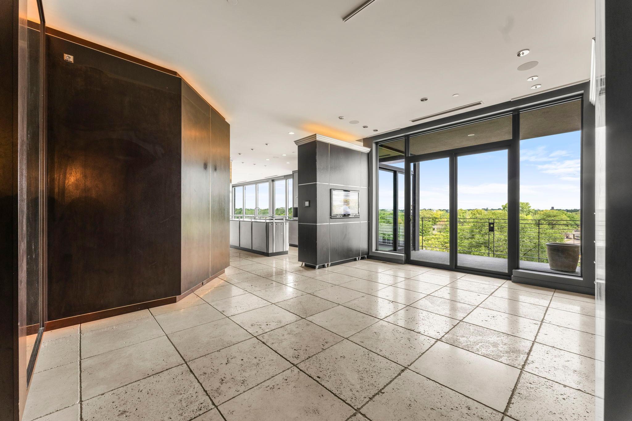 1805 W Lake Street Unit: 502