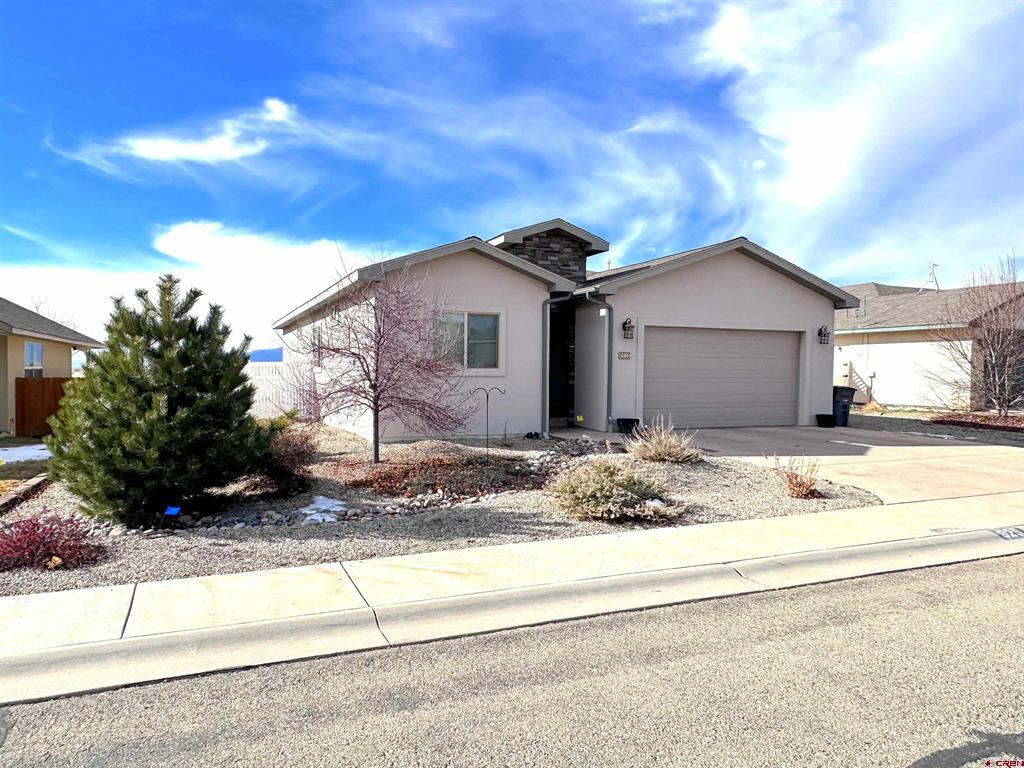 925 Bluffs Blvd