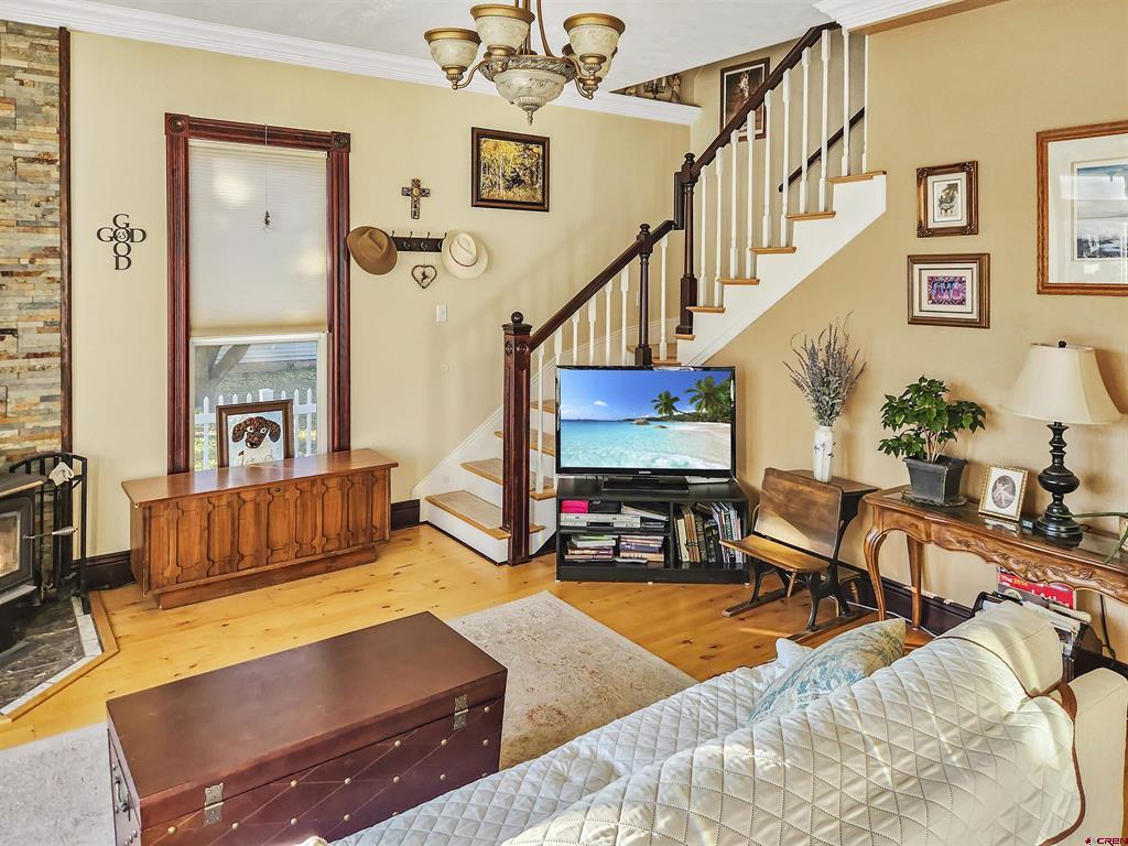 338 W Grand Avenue
