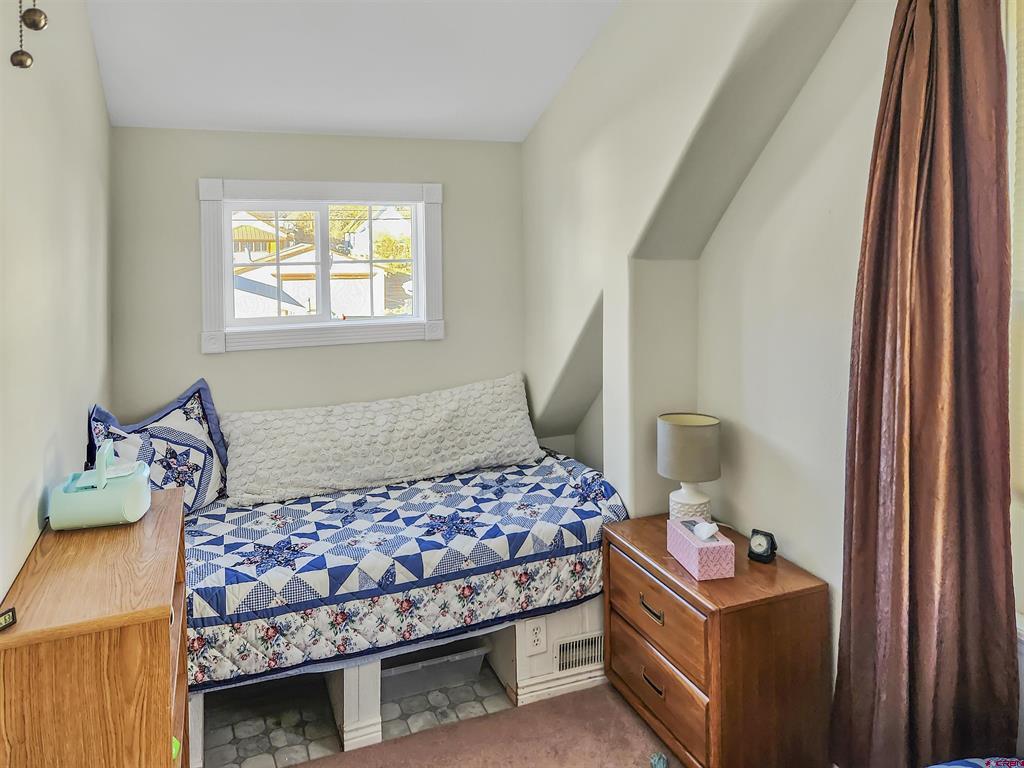 338 W Grand Avenue