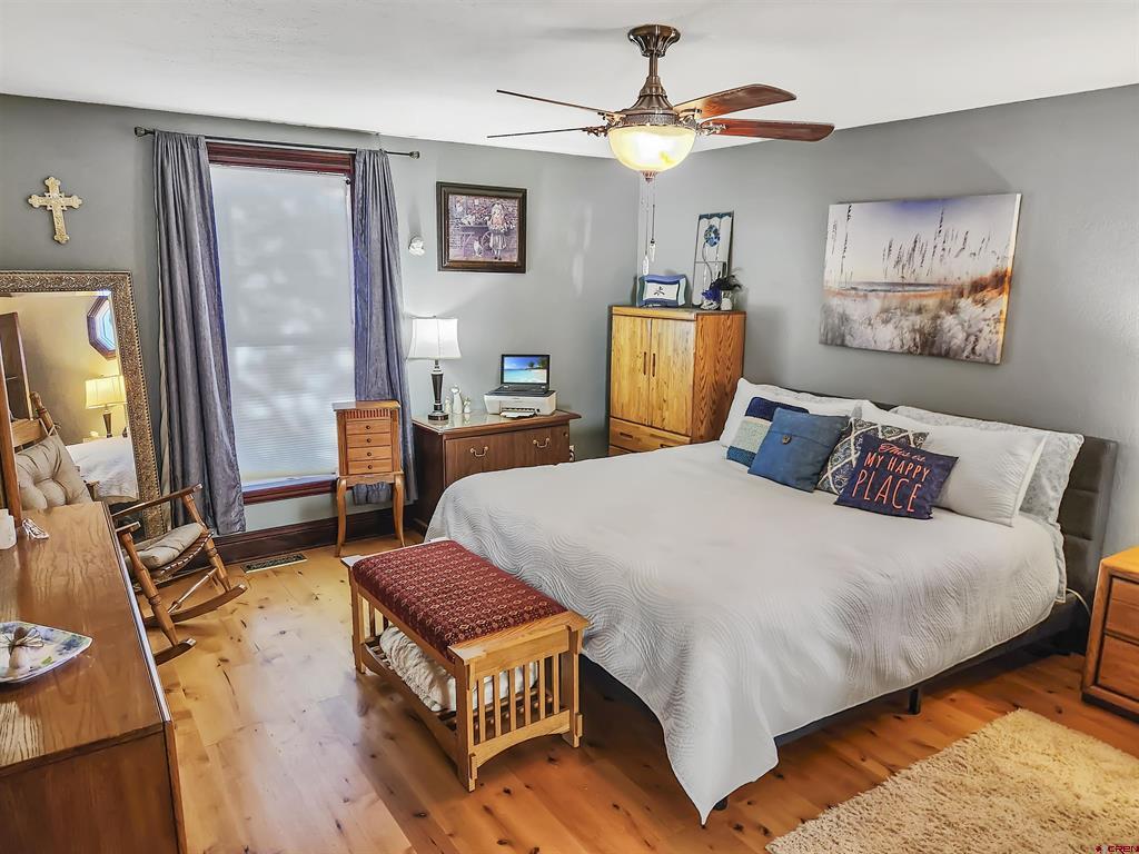 338 W Grand Avenue
