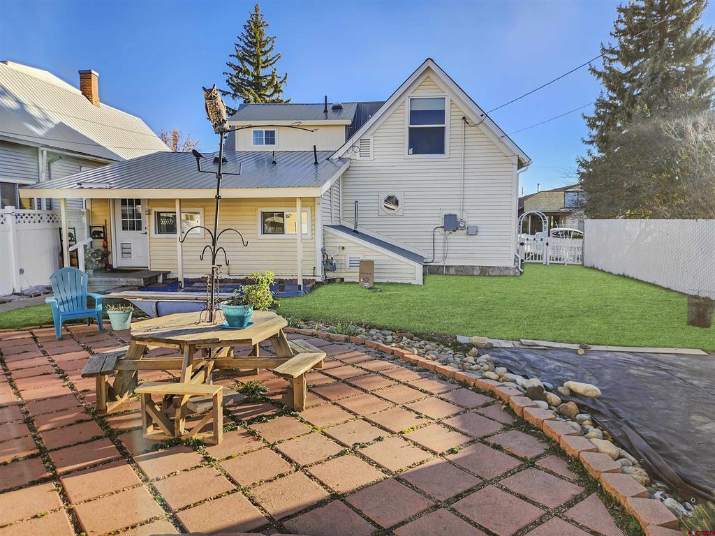338 W Grand Avenue