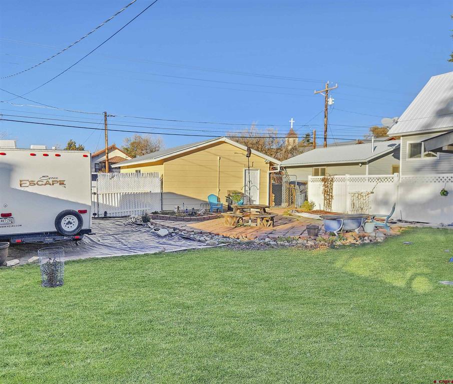 338 W Grand Avenue