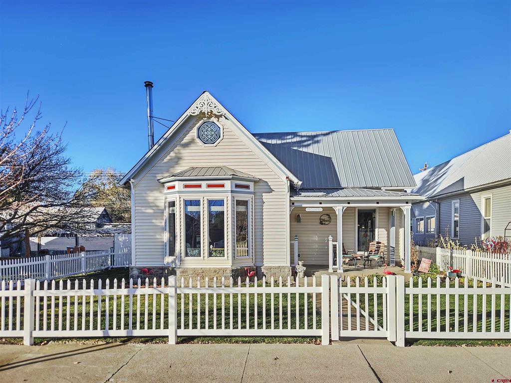 338 W Grand Avenue