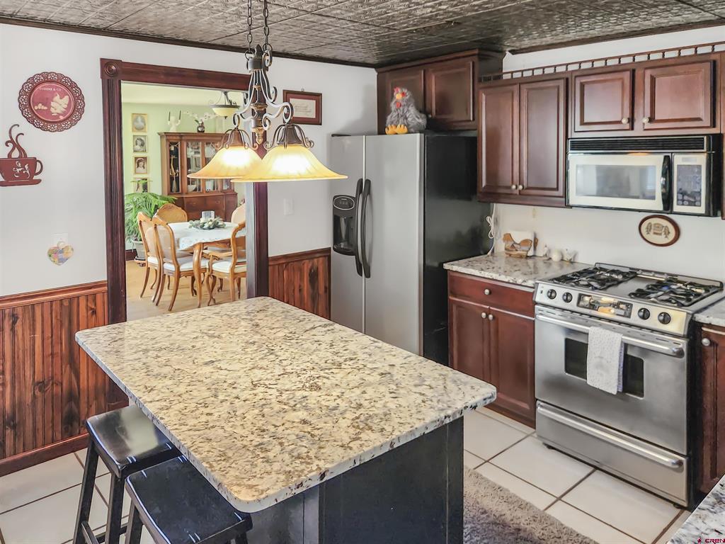 338 W Grand Avenue