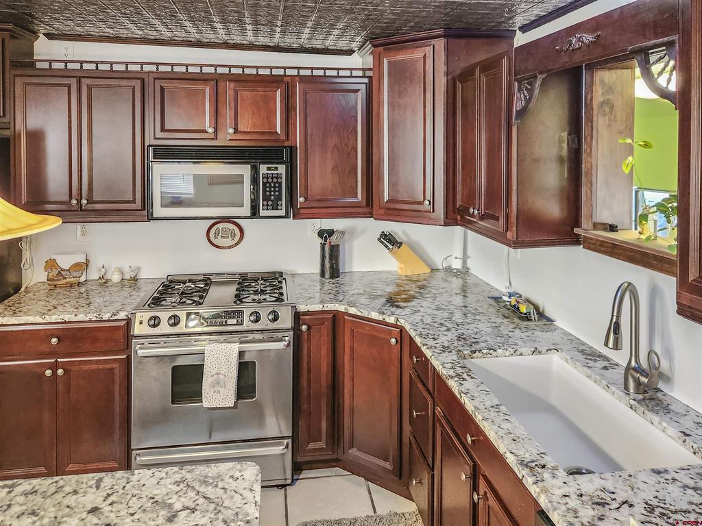 338 W Grand Avenue