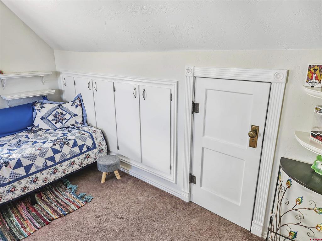 338 W Grand Avenue