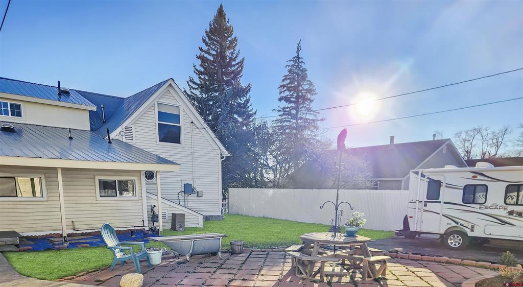 338 W Grand Avenue