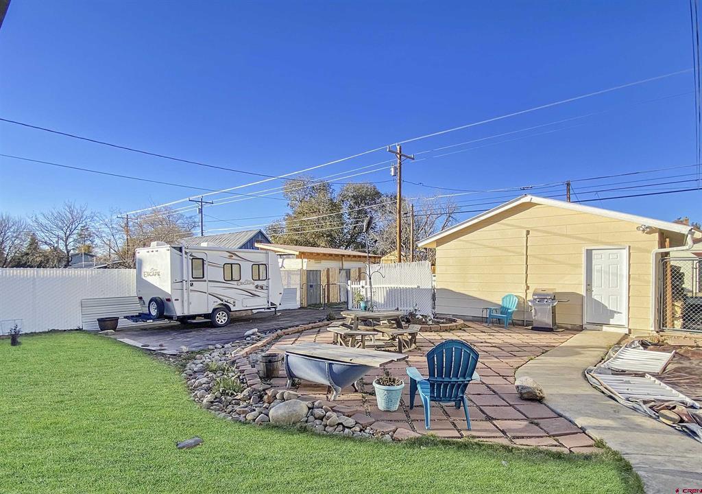 338 W Grand Avenue