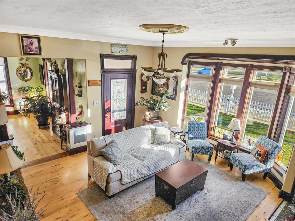 338 W Grand Avenue