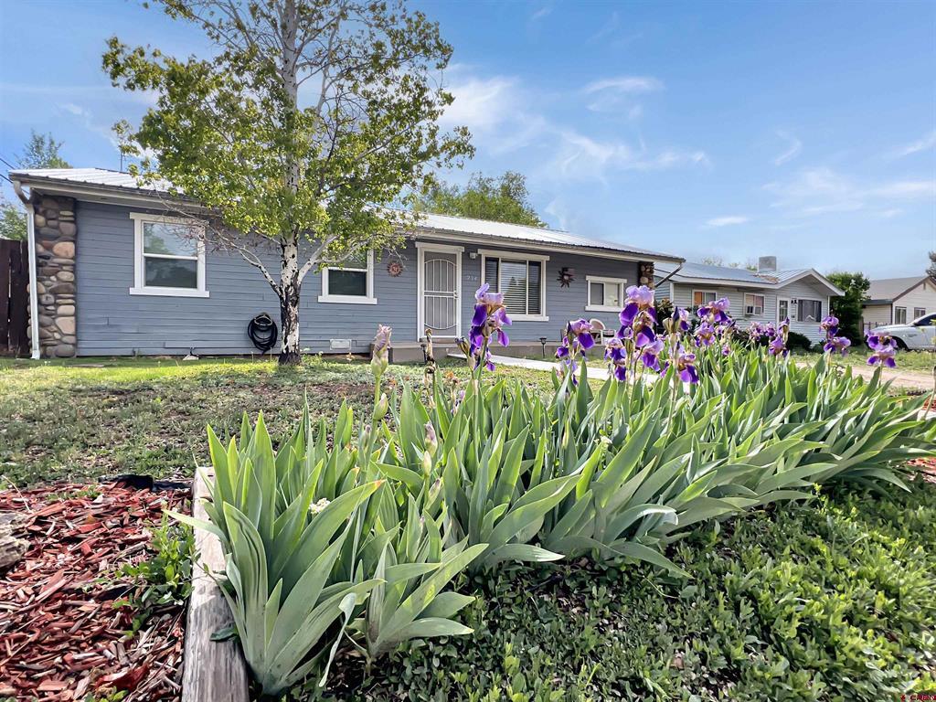 214 S Valley Road