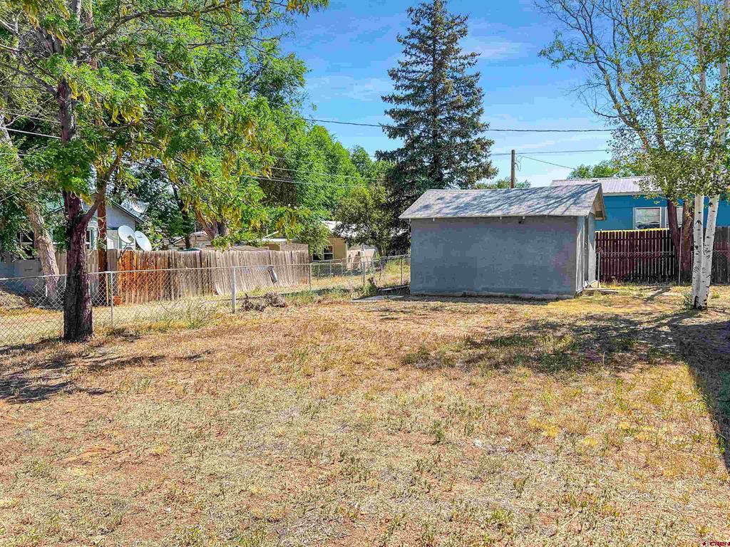 1002 E Carpenter Street